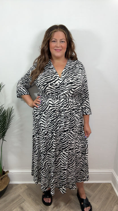 Amelry Zebra Dress Size 14-18